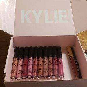 Kylie matte lipsticks and kylie birthdays edition!